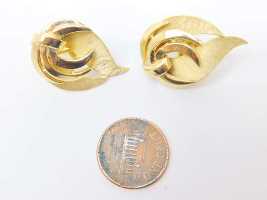 Vintage Crown Trifari Brushed Gold Tone Clip-On Earrings 13.5g image number 6