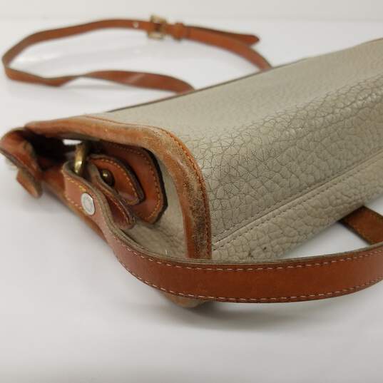 Dooney & Bourke Vintage Ivory Leather Crossbody Bag image number 4