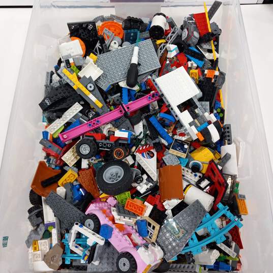 8.5 Lb Lot of Assorted Lego Bricks image number 4