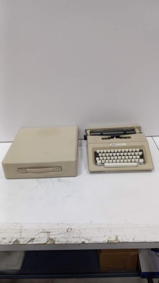 Vintage Olivetti Lettera 25 Typewriter image number 1