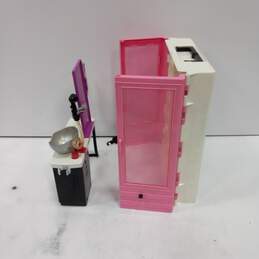 Bundle of Barbie Closet Playset Accessories alternative image
