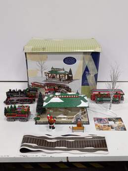 Department 56 Holiday Gift Set Holiday Express In Box alternative image