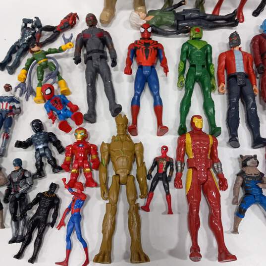 Lot of Marvel Action Figures image number 3