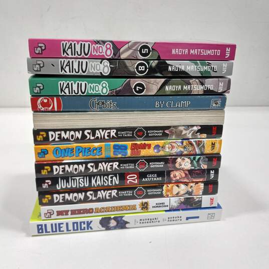 Bundle of 12 Assorted Manga Books image number 3