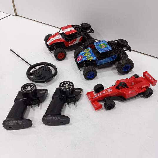 Bundle Of 3 Small Assorted Remote Control Cars image number 1