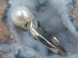 10K White Gold Cultured Pearl Ring 2.7g alternative image