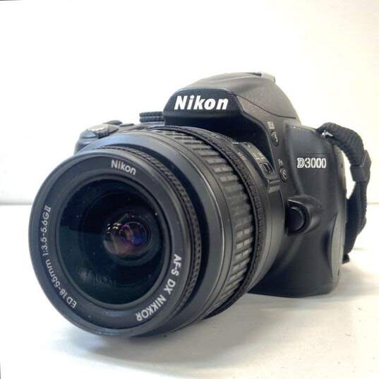 Nikon D3000 10.2MP Digital SLR Camera with 18-55mm Lens image number 1