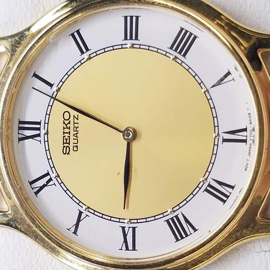 Seiko Gold Tone V700-8A19 Classic Vintage Watch image number 2