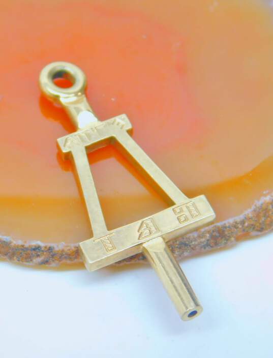 10K Yellow Gold Fraternity Pendant 2.0g image number 1
