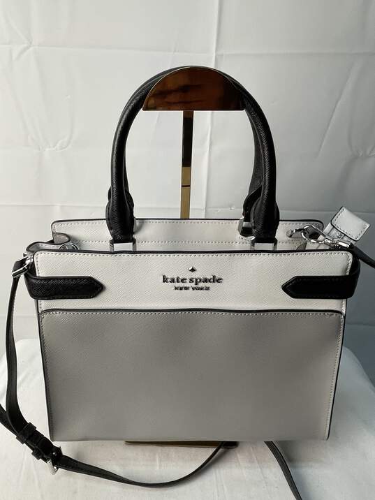 Certified Authentic Kate Spade Gray and White Handbag w/Shoulder Strap image number 4