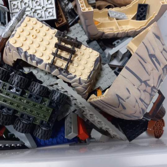 Bundle of Assorted Mega Bloks Pieces image number 3
