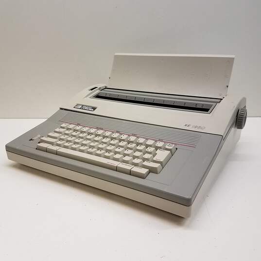 Smith-Corona XE1950 Electric Portable Self-Correcting Typewriter image number 2