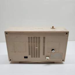 Untested Vintage Transistor Penncrest Clock Radio 68903 alternative image