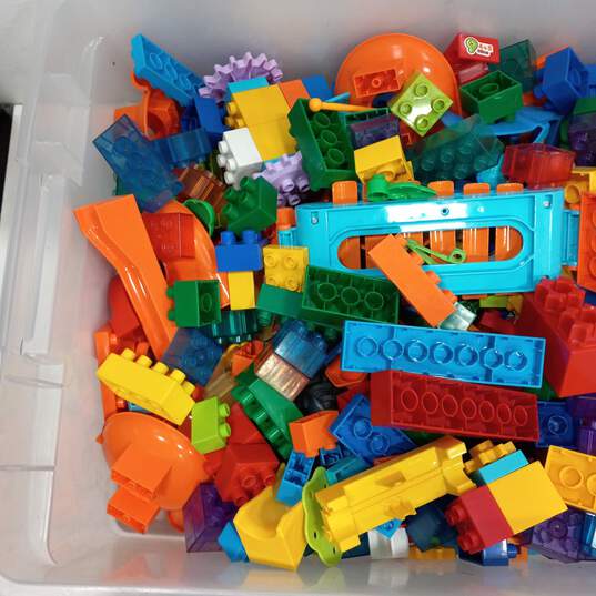 8.6lb Bulk of Assorted Lego Duplo Building Blocks and Pieces image number 1