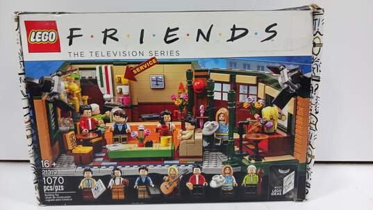 Lego Friends Central Perk Set In Box image number 1