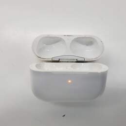 Apple AirPods with 2 Charging Cases alternative image