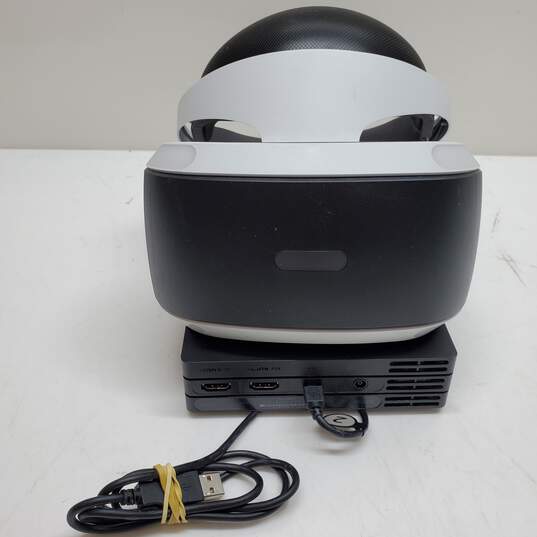 PlayStation 4 VR Headset For Parts/Repair image number 1