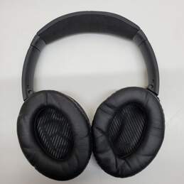 Bose Black On Ear Headphones With Case alternative image