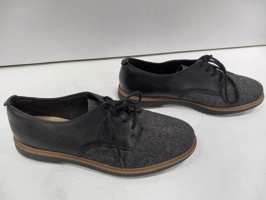 Men's Clarks Size 9 Black and Grey Dress Shoes image number 2