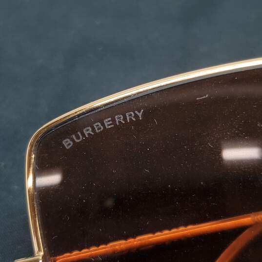 AUTHENTICATED BURBERRY LONDON B3133 'DAPHNE' SUNGLASSES image number 7