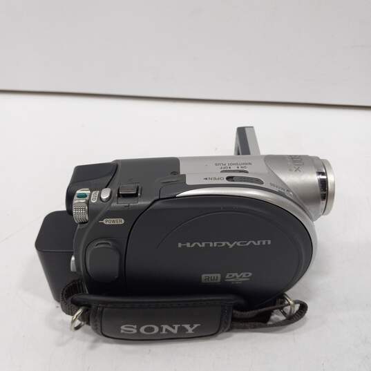 Sony Handycam DCR-DVD105 image number 2