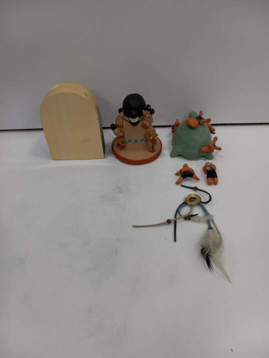 Assorted Indigenous Figurines image number 2