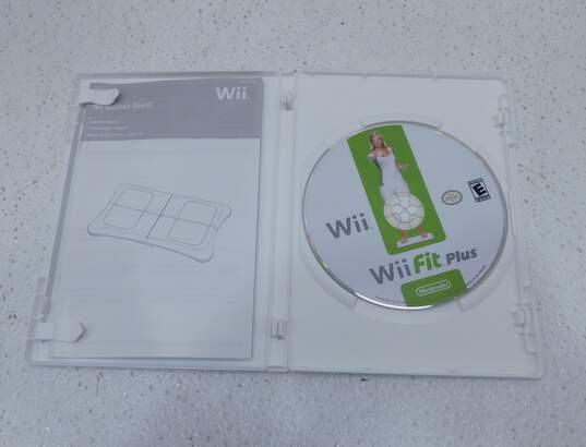 Wii Fit Plus Board and Game image number 8