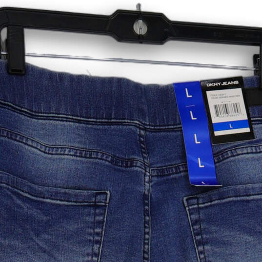NWT Womens Blue Denim Medium Wash Elastic Waist Pull-On Mom Shorts Size XL image number 4