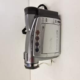 Canon ZR90 MiniDV Camcorder FOR PARTS OR REPAIR alternative image