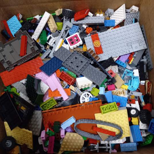 9lbs of Assorted Lego Building Blocks image number 1