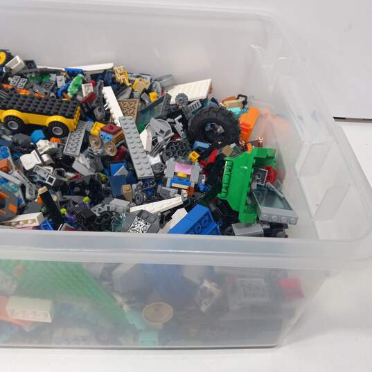 11lb Bulk of Mixed Variety Building Pieces and Blocks image number 3