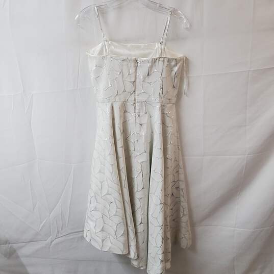 White House Black Market White Sleeveless Metallic Pattern Dress Size 4 image number 2