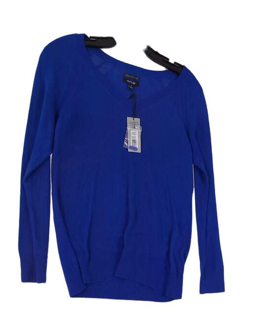 NWT Womens Blue Long Sleeve V Neck Casual Pullover Sweater Size Medium image number 1