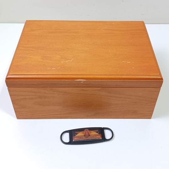 Brown Wooden Cigar Box image number 1