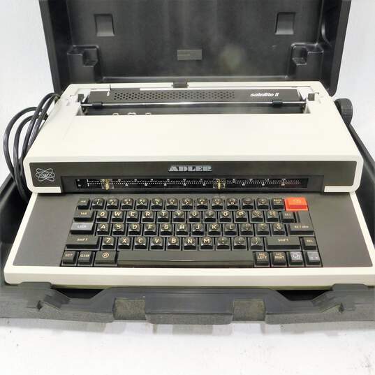 Royal Adler Satellite II Electric Typewriter with Hard Case image number 8