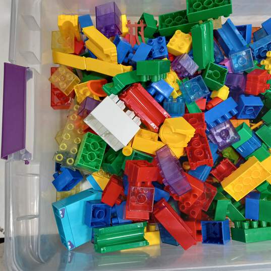 8.6lb Bulk of Assorted Lego Duplo Building Blocks and Pieces image number 4