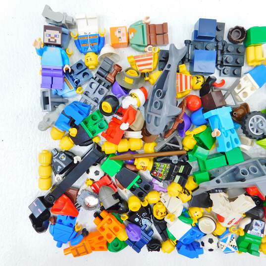 9.4 oz. LEGO Miscellaneous Minifigures Bulk Lot image number 2