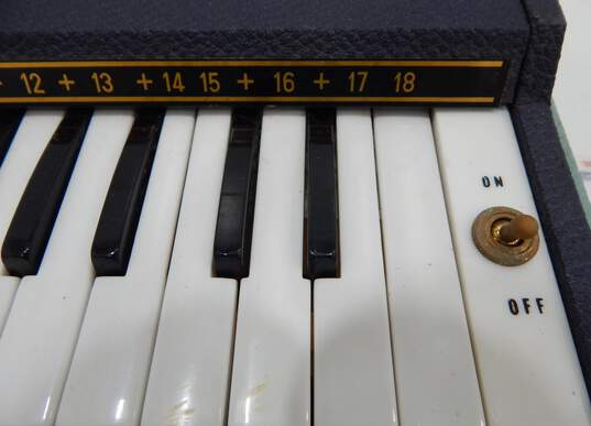 VNTG Unbranded Electronic Chord Organ w/ Attached Power Cable (Parts and Repair) image number 4