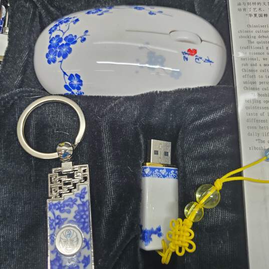 Yun Brocade of China Gift Box (Notebook, Pen, USB Drive++) image number 2