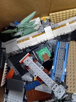7.9 Pounds Of Assorted Lego Pieces & Bricks alternative image