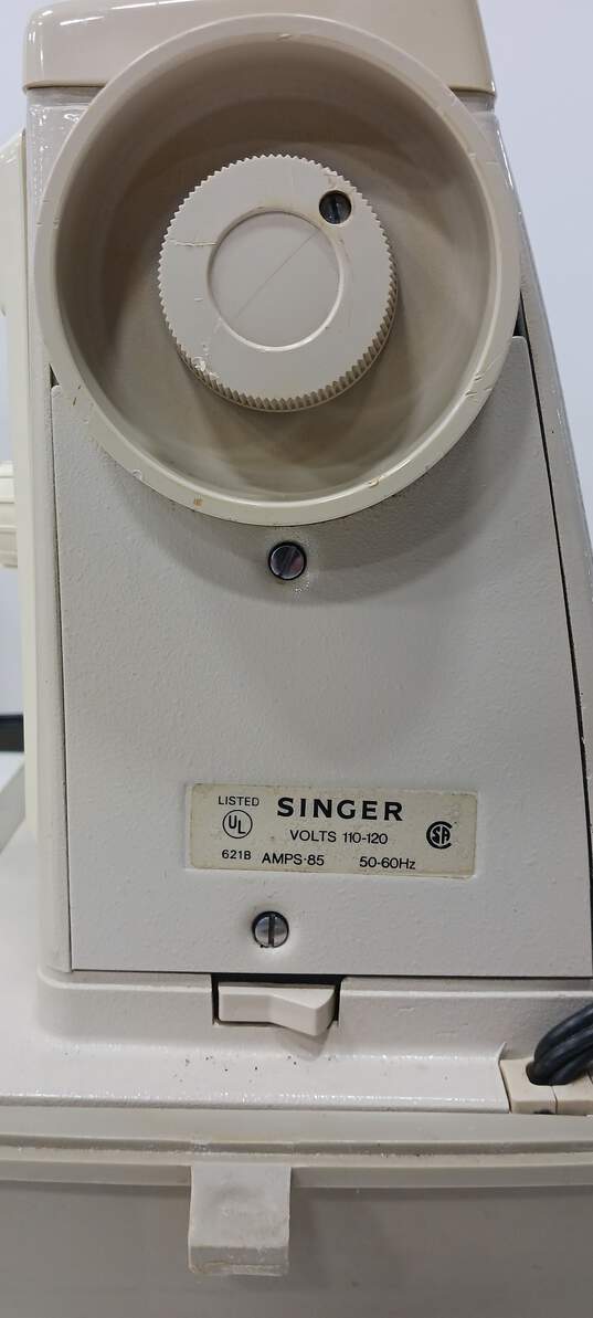 Singer Stylist 513 Sewing Machine w/Case and Pedal image number 3