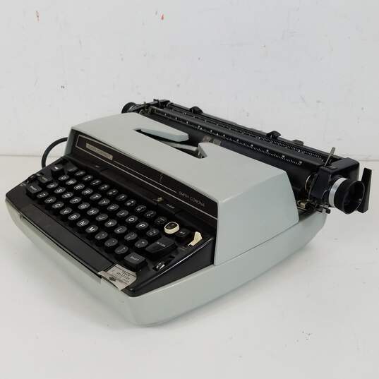 Smith-Corona Super Correct Electric  Portable  Typewriter with Hard Cover Case image number 3