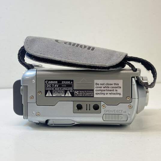 Canon ZR200 MiniDV Camcorder image number 6