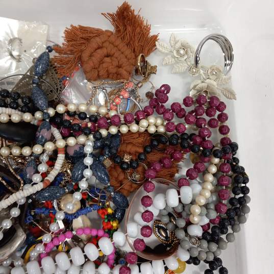 4.7lb Bulk of Mixed Variety Costume Jewelry image number 2