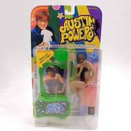 Sealed Austin Powers & Felicity Shagwell McFarlane Action Figures alternative image