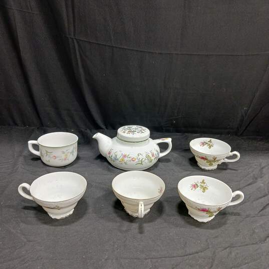 Bundle of Andrea Corona Teapot And Cup, And 4 Floral 39/6 Cups image number 1