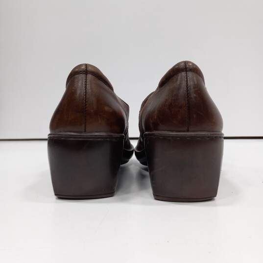 Women's Clarks Brown Dress Shoes Size 8 image number 4