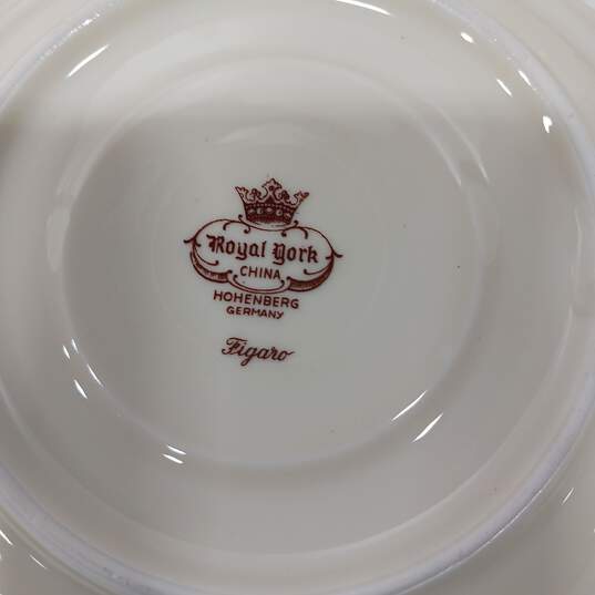Bundle of 5 Royal York Fine China Plates, And 1 Bowl image number 3