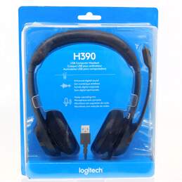 Sealed Logitech H390 USB Computer Headset with Noise Canceling Mic