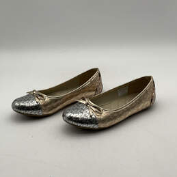 Womens Gold Silver Leather Bow Round Toe Slip On Ballet Flats Size 4 alternative image